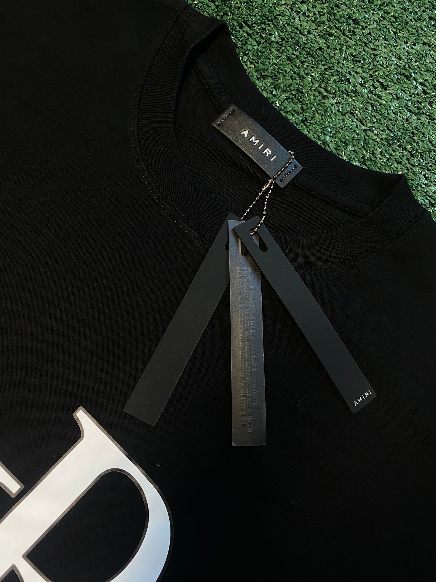 BLACK STAGGERED T-SHIRT